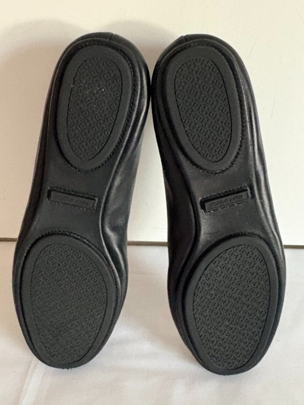 Tory Burch Womans Black Leather Mini Travel Ballet Flats Gold Metal Logo Size 9 - Picture 9 of 9